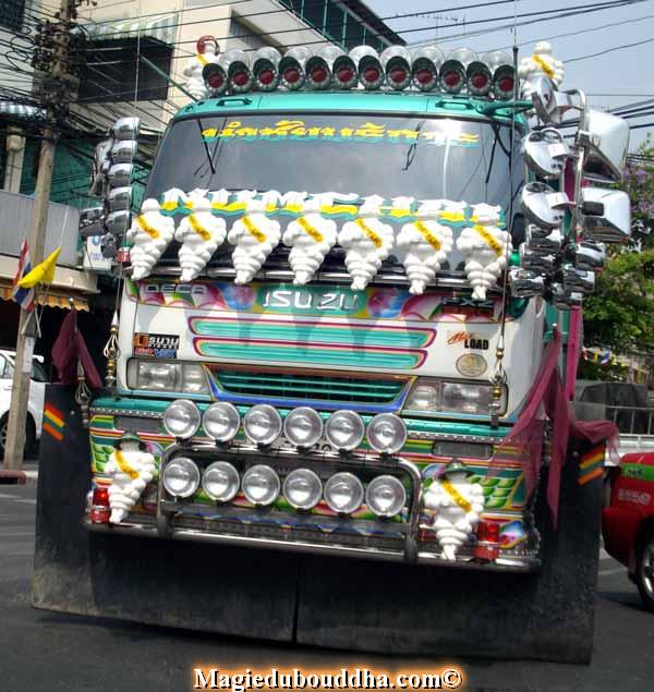 Camion thai décoré.